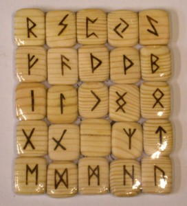 Очень точное онлайн гадание на рунах. 